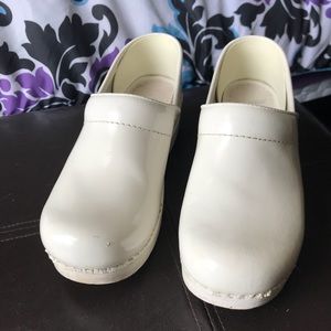 White patent leather dansko clogs